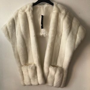 NWOT White faux fur cape, vest, shawl